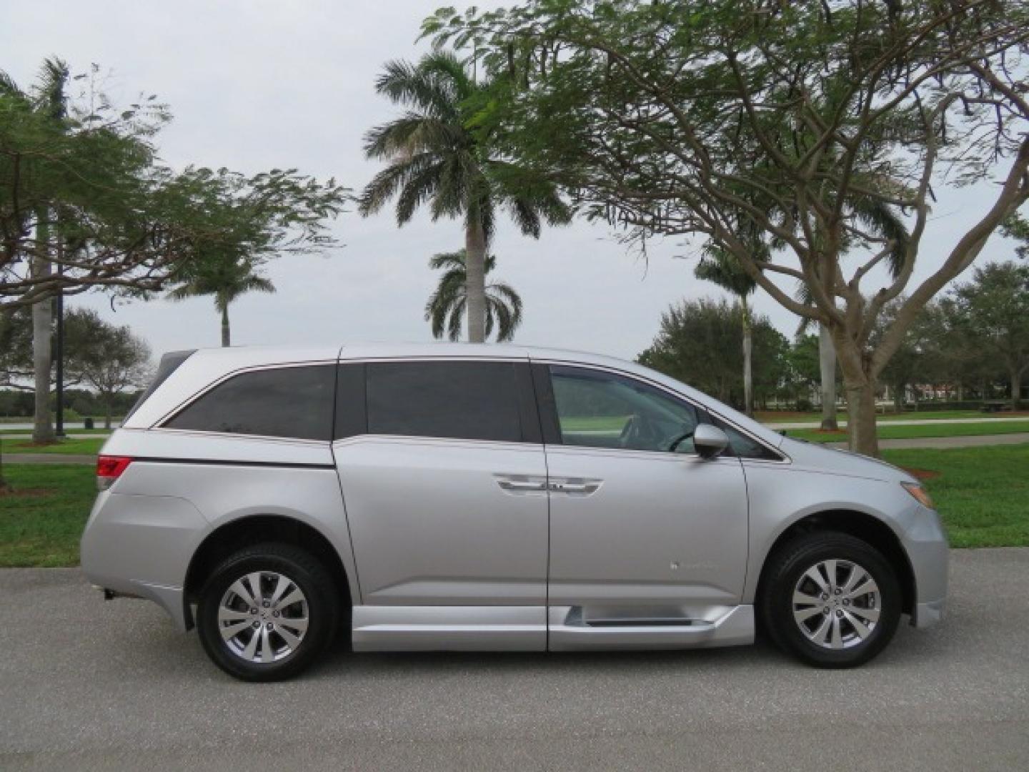 2014 Silver /GRAY Honda Odyssey EX-L (5FNRL5H68EB) with an 3.5L V6 SOHC 24V engine, 6-Speed Automatic transmission, located at 4301 Oak Circle #19, Boca Raton, FL, 33431, (954) 561-2499, 26.388861, -80.084038 - You are looking at Gorgeous Low Mileage 2014 Honda Odyssey EX-L Braunability Freedom Van Handicap Van Wheelchair Van Conversion Van with 25K Original Miles, Power Side Entry Ramp with Kneeling Van Function, Passenger Side Quick Lock System (same as ez lock), Quick Release Front Seats, Tie Down Syste - Photo#5